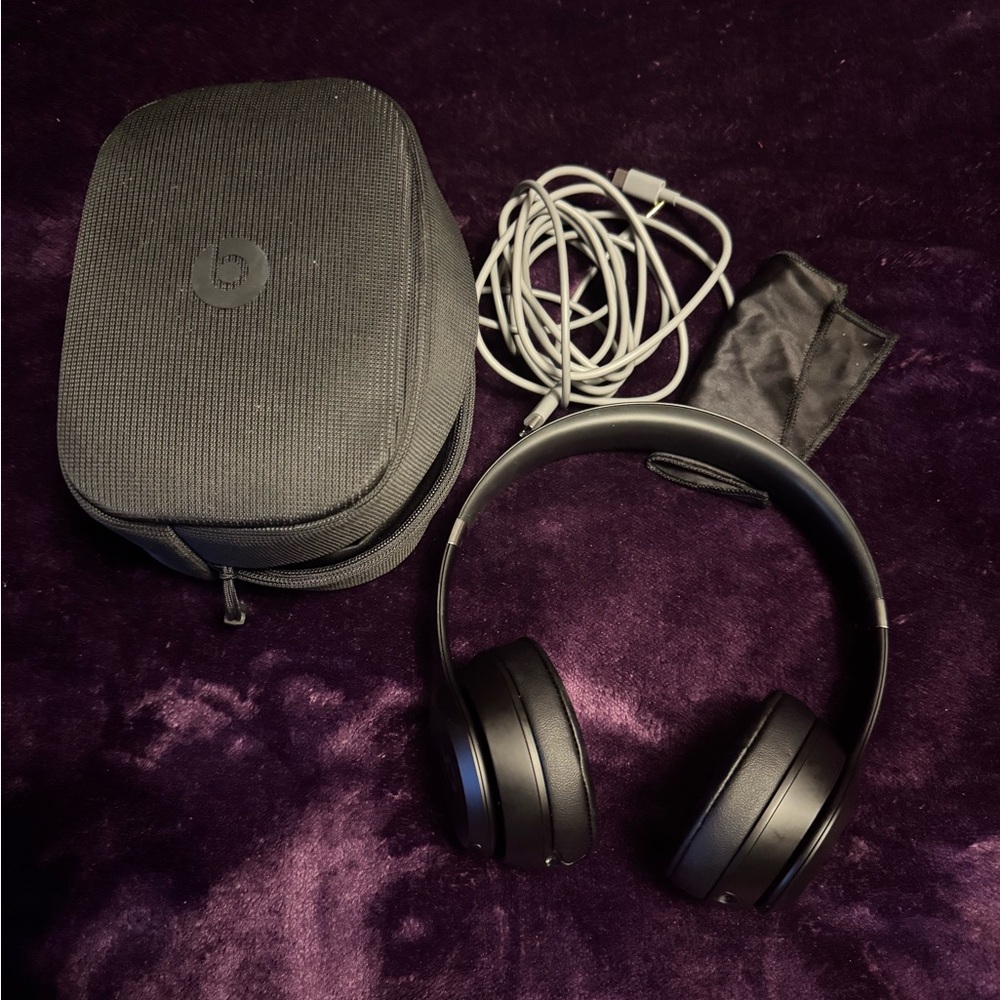 Beats by Dre Black Over-Ear Headphones